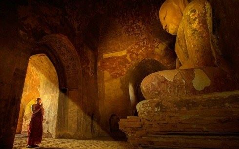 别没事传是非揭别人短，若真是闲来无事便去诵读佛经吧