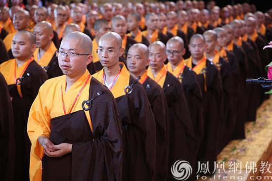 学佛究竟该有多少位师父？不懂千万别乱拜