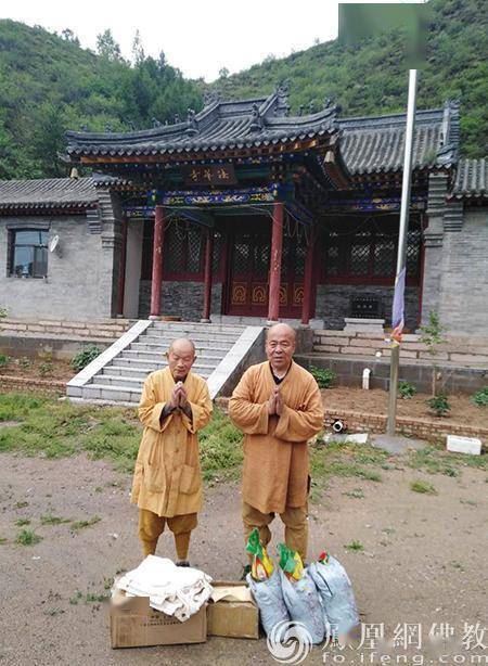 出租车司机爱心接力“端午爱心大礼包”送抵五台县豆村镇法华寺