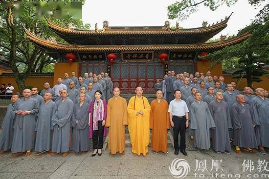 普陀山佛教协会举行升国旗仪式大力弘扬抗疫爱国精神