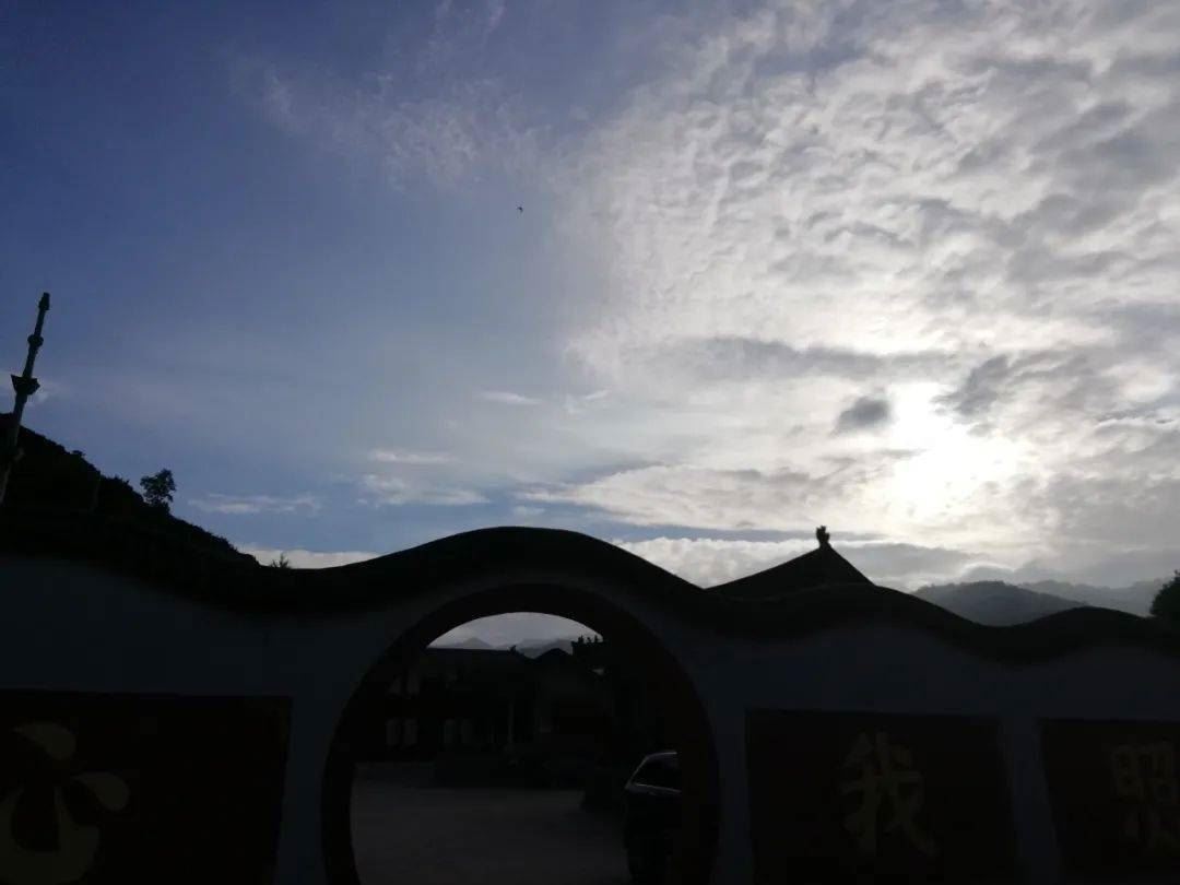 烧香拜佛时，一定要跟佛菩萨说这两个字！