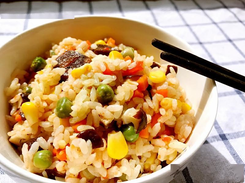 素菜焖饭，味道好极了，简单又营养！
