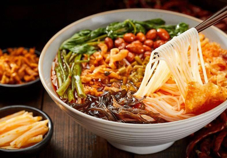 纯素美味可口的柳州螺蛳粉，“酸、辣、美、鲜”直流口水