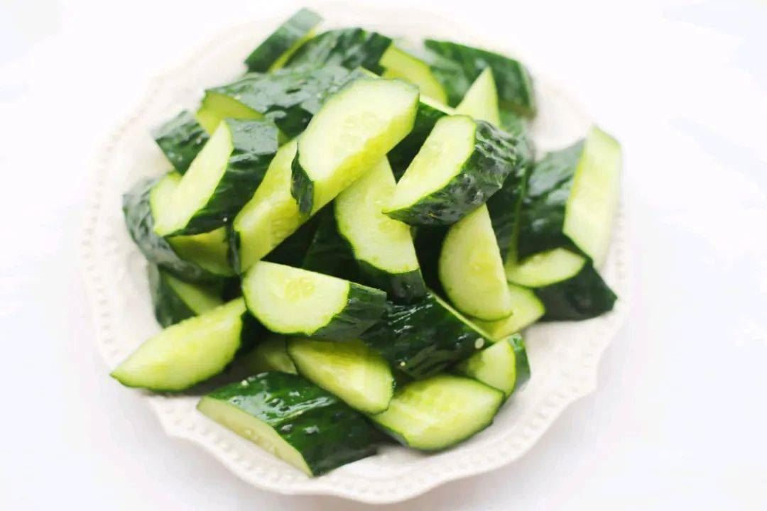 夏日解腻还得吃它，5分钟搞定，爽脆鲜香，黄瓜的7种凉拌吃法