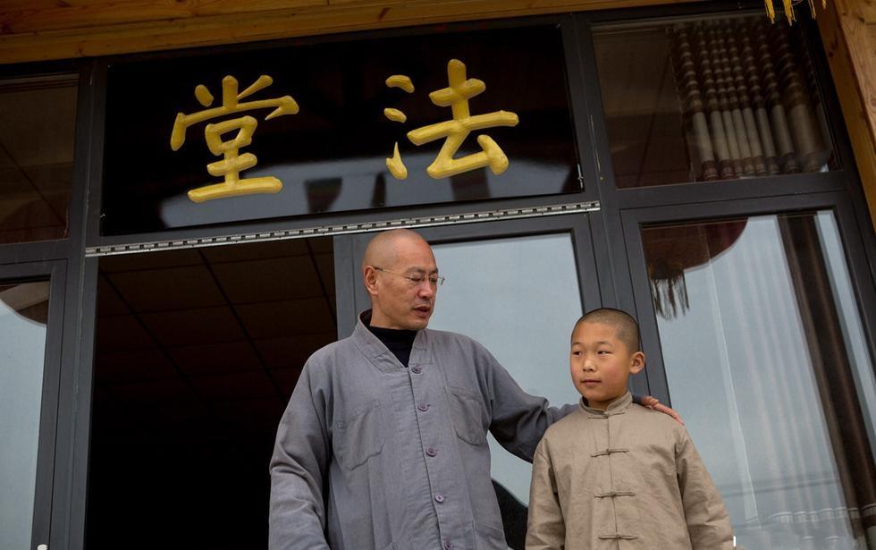 “疯癫和尚”曾当了11年城管，倾家荡产重建1400年古寺