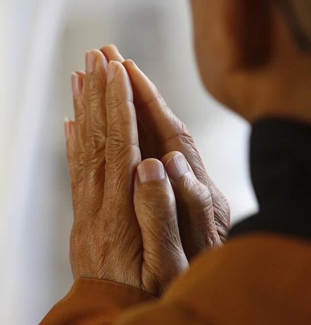 原创居士在家诵经可以敲打法器吗？