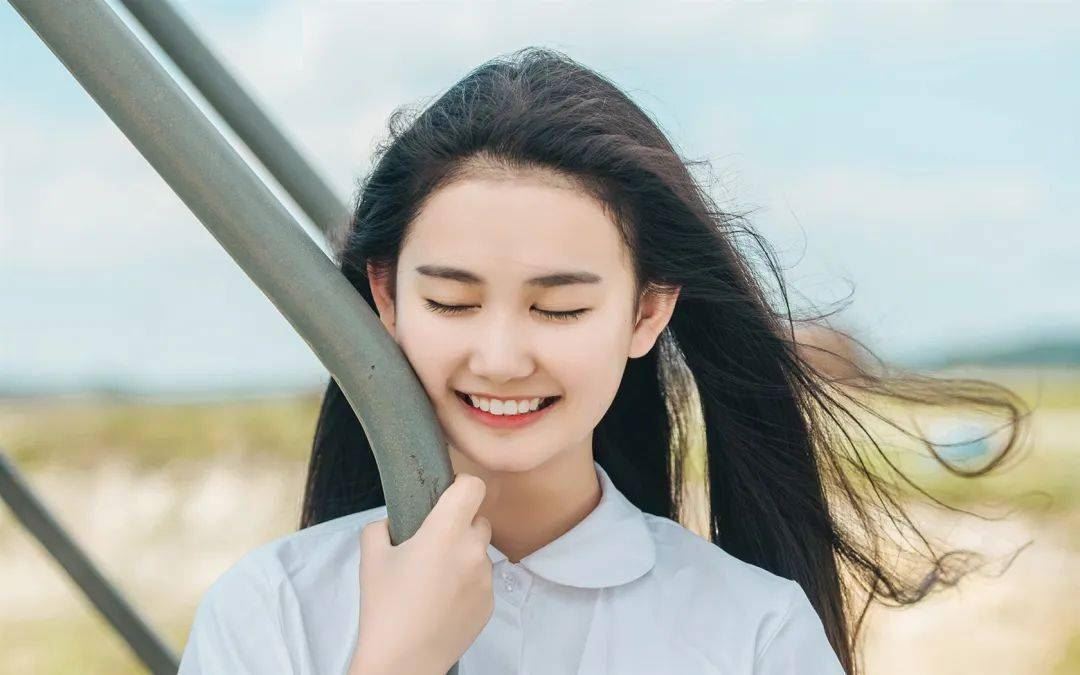 她只是个哑女，但庞大的身世背后，隐藏的是惊天的秘密