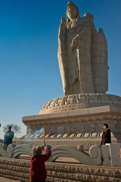 厦门天竺岩寺里的石雕四面观音，为什么都是石雕滴水观音像？
