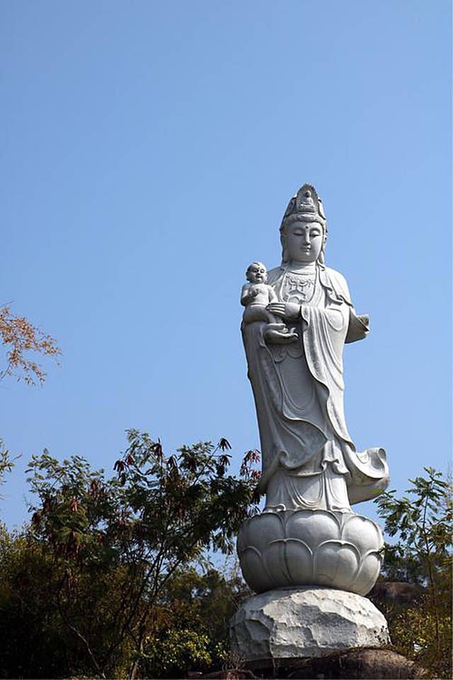 太平岩寺石雕送子观音神像