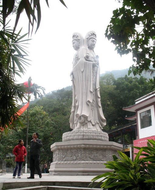 石雕佛像的眼睛是闭着的吗？