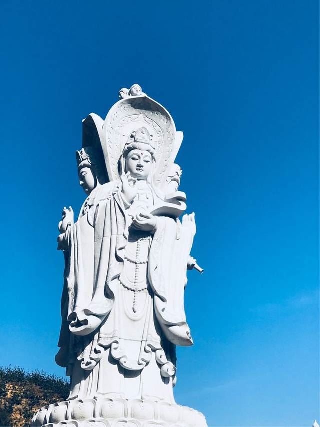 露天大型石雕佛像雕塑都喜欢用什么石材？