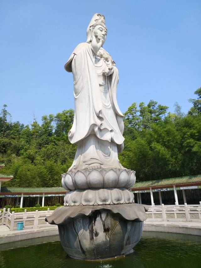 石雕滴水观音菩萨的净瓶里为什么可以滴水？