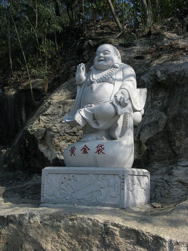 观音寺里的石雕三面观音样式与众不同！