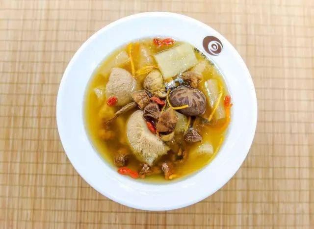 素食汤谱|七宝菌菇汤，丰富的营养超乎你想象！