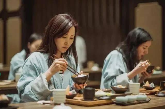 东西越多，我们消耗的能量就越多