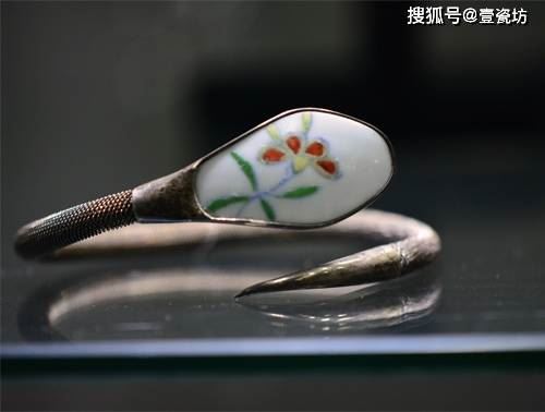古瓷片首饰︳碎瓷蜕变只余惊艳