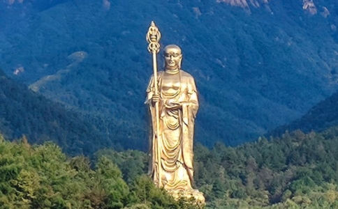 念地藏王菩萨圣号和念地藏经的功德是一样的吗？