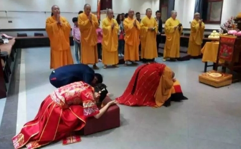 只有佛教徒才可以选择以佛教仪式来举行婚礼的吗？