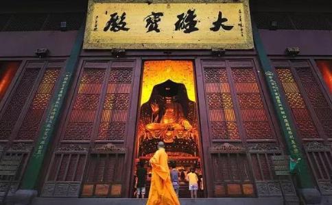 多数人都不知道，进入寺院殿堂先跨哪一只脚？