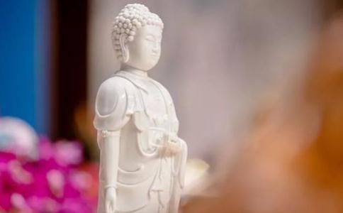 念佛诵经学佛，亲近善知识