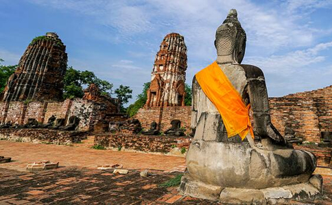 当佛法遇到国法，应该以哪个为重？