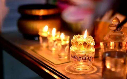 每逢节庆更要将功德回向给法界众生