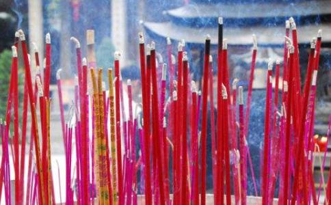 到寺院里光烧香有什么用？