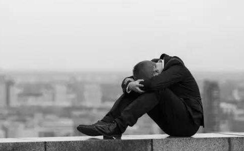 如何帮助有自杀倾向的人建立信心？