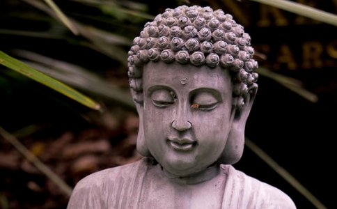 如何给去世的人磕头？和拜佛一样吗？