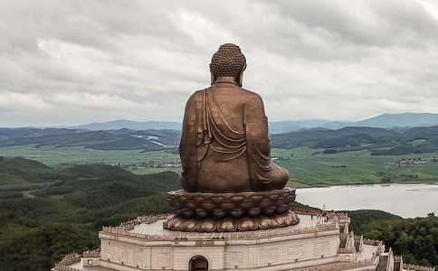 从缘起性空的角度阐述自利利他，菩提心依缘起的正见而生