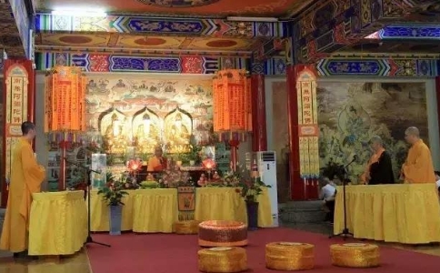 皈依是要皈依某位法师吗？