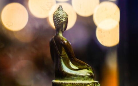 可以在坟地施食吗？施食后的食物怎么处理？