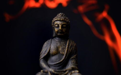 佛教的因果论，是遍通一切的