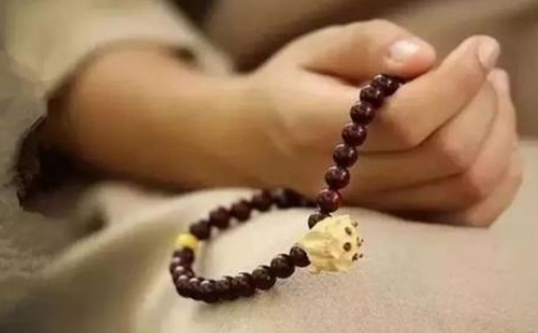 为什么说念佛的修行人尊贵？