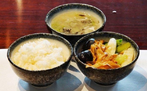 以“食存五观”来对治调理饮食观念