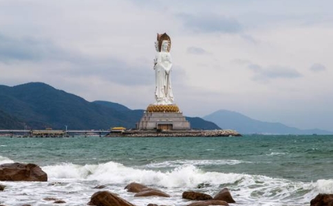 让众生念观音菩萨比念佛更容易生起信心