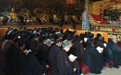 因现代人生活方式不同，寺庙共修活动需要调整吗？