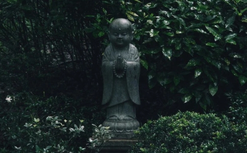 佛法在世间，不离世间觉，用佛法帮助众生解脱烦恼