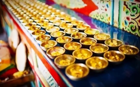 西方净土的池水内具八种功德