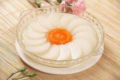 用素食打响冬季的保“胃”大战：煮萝卜胜过肠胃药