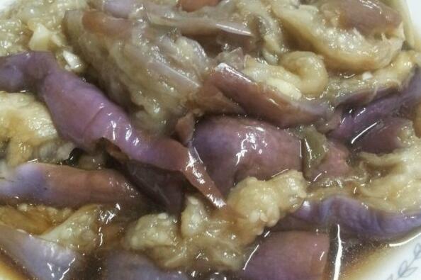 茄子营养多 拌茄泥最健康