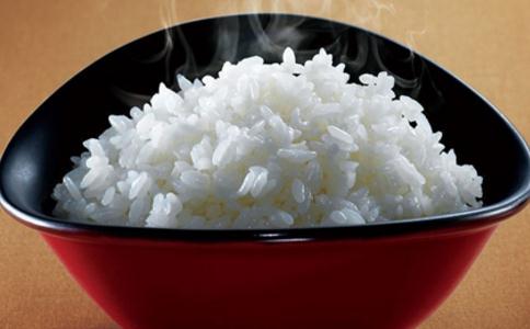 餐桌上吃饭常见的五大饮食误区