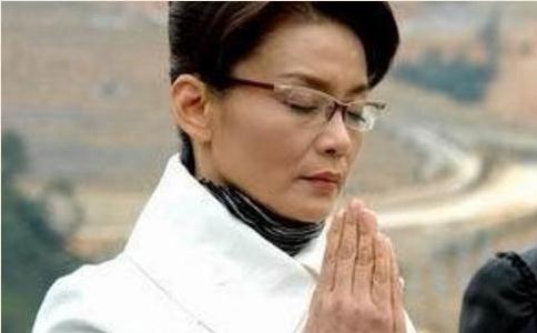 实力女星潘虹皈依真禅法师 坚持长期吃素