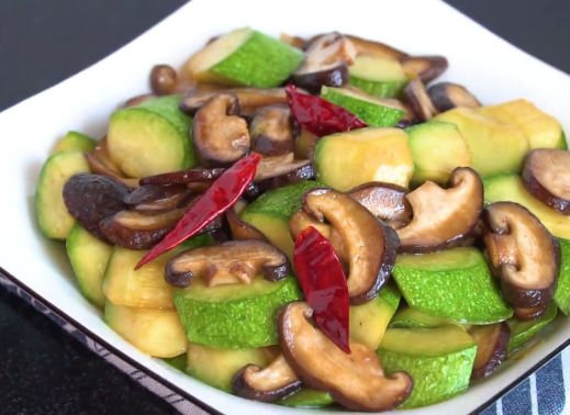 西葫芦烧香菇的做法