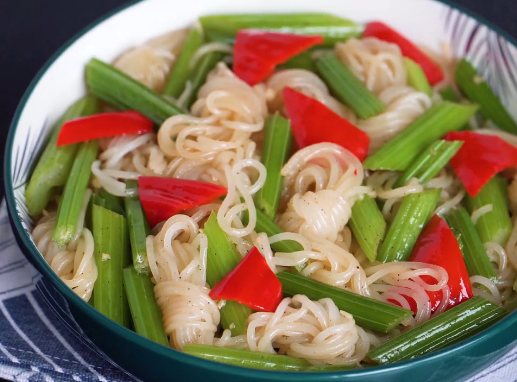 黑椒芹菜魔芋结的做法