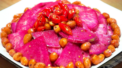 心里美萝卜拌花生米的做法