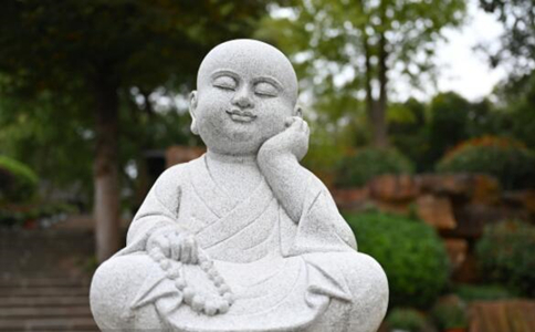 念佛时老是有杂念，如何做到一心念佛？