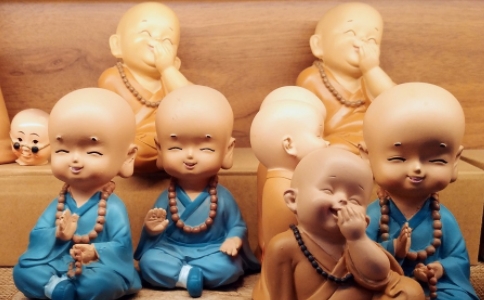 什么是谄曲心？怎么消除谄曲烦恼？