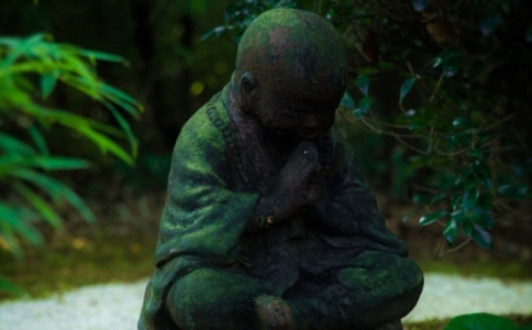 在家学佛能修成正果吗？