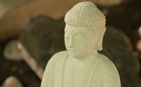 如何通过念佛来培养大乘善根？